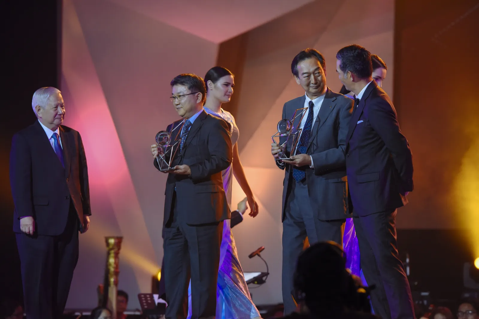 7th Meralco Luminaries Awards Night (2018) Part 2 — photo download-17