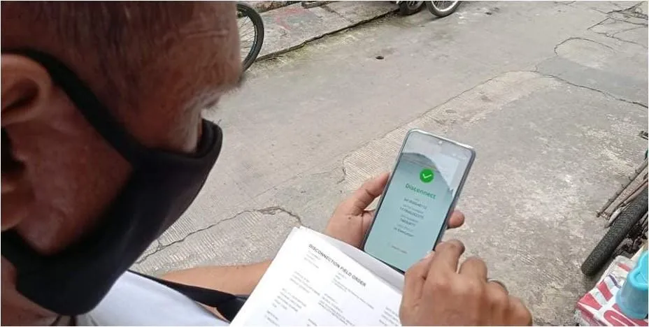 Meralco customer checking his disconnection status